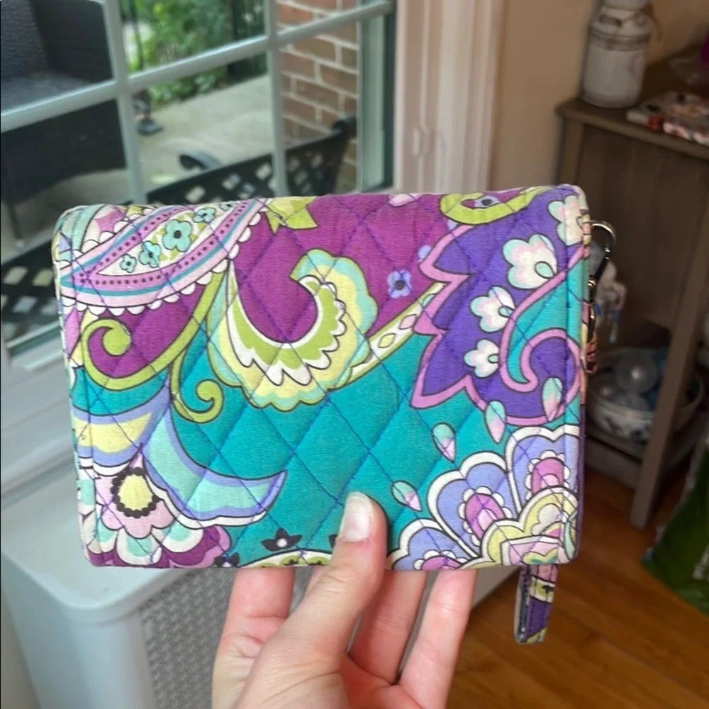 1091. Vera Bradley Floral‎ Paisley Wallet